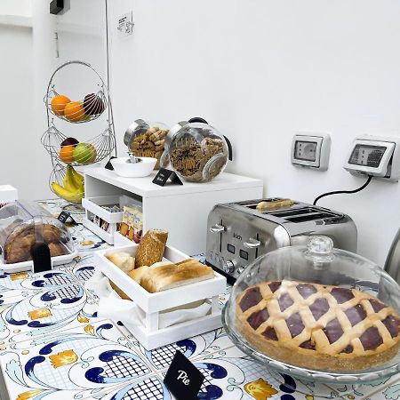 Villa Gabriella - Rooms & Breakfast サンタニェッロ エクステリア 写真