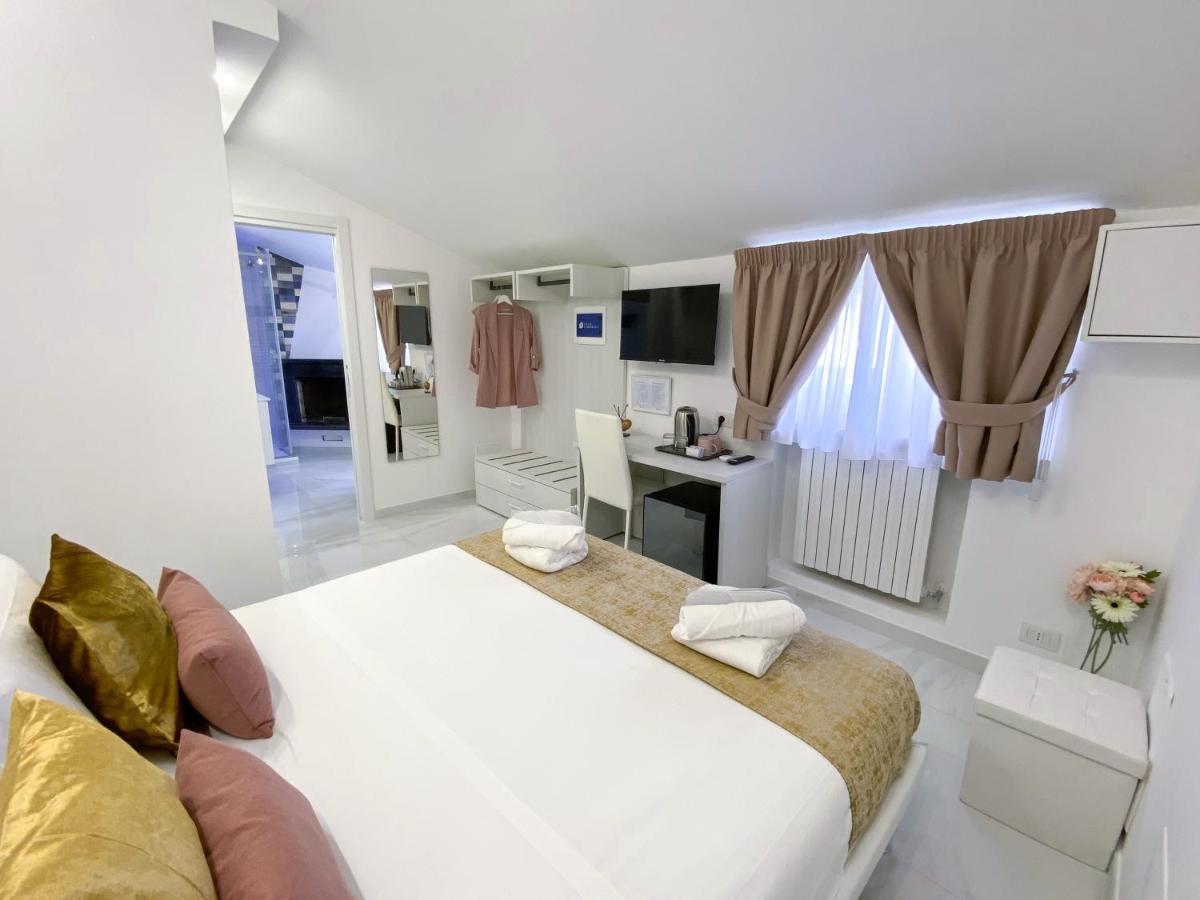 Villa Gabriella - Rooms & Breakfast サンタニェッロ エクステリア 写真