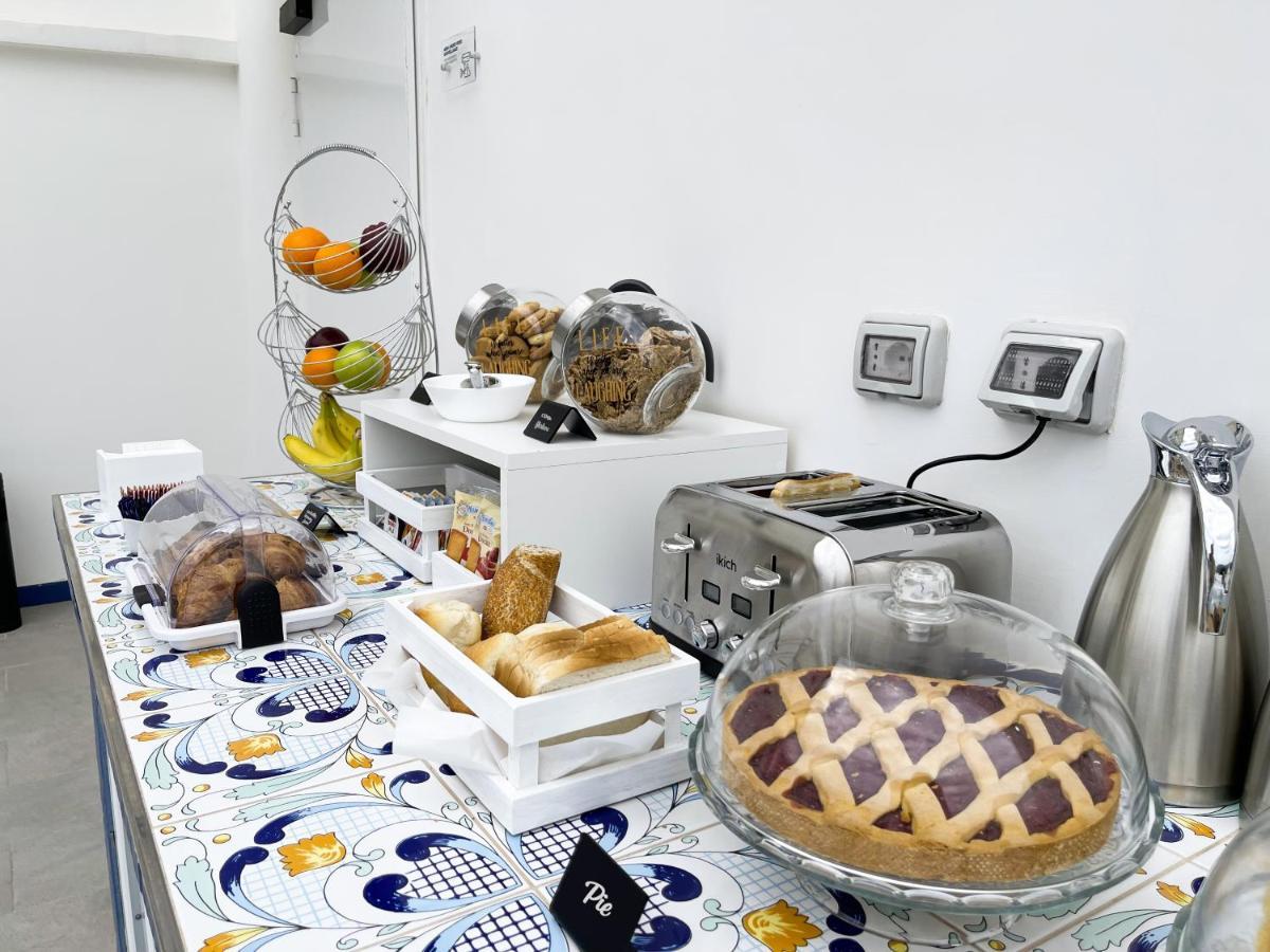 Villa Gabriella - Rooms & Breakfast サンタニェッロ エクステリア 写真
