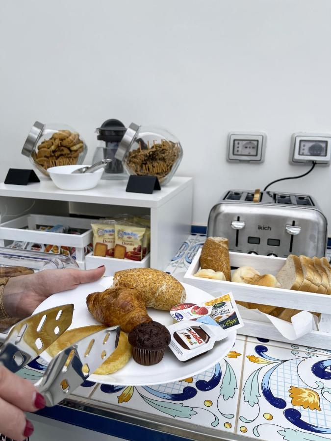 Villa Gabriella - Rooms & Breakfast サンタニェッロ エクステリア 写真